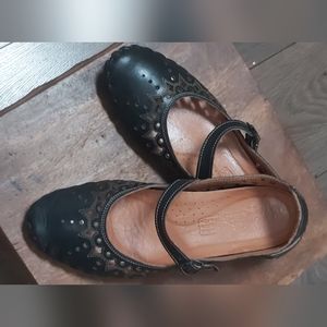 Volks Walkers Mary Jane flats
